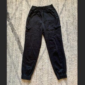 Divided by H&M’s Black Cargo Pants (US 2)